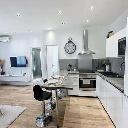 Appartamento 2 Bedroom Centre-ville *